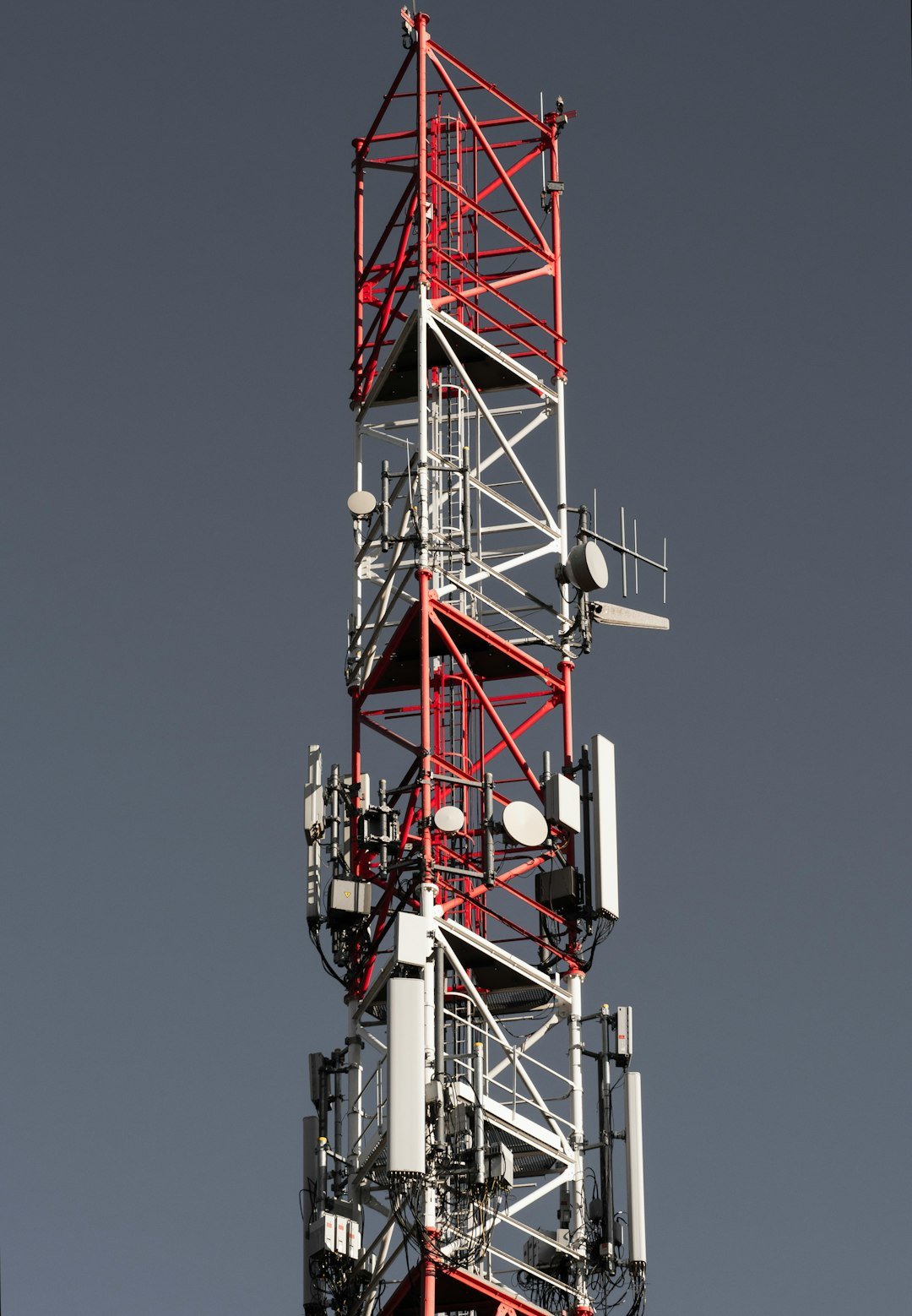 a-tall-tower-with-a-lot-of-lights-on-top-of-it-df6pwkujwcw
